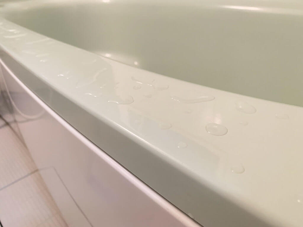 浴室コーティング後のお風呂：水をはじく