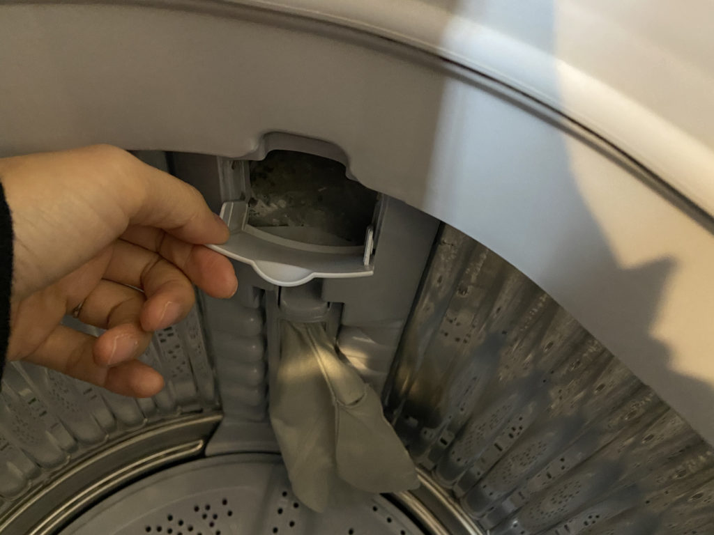 SHARP穴なし洗濯機の洗剤投入口にカビ