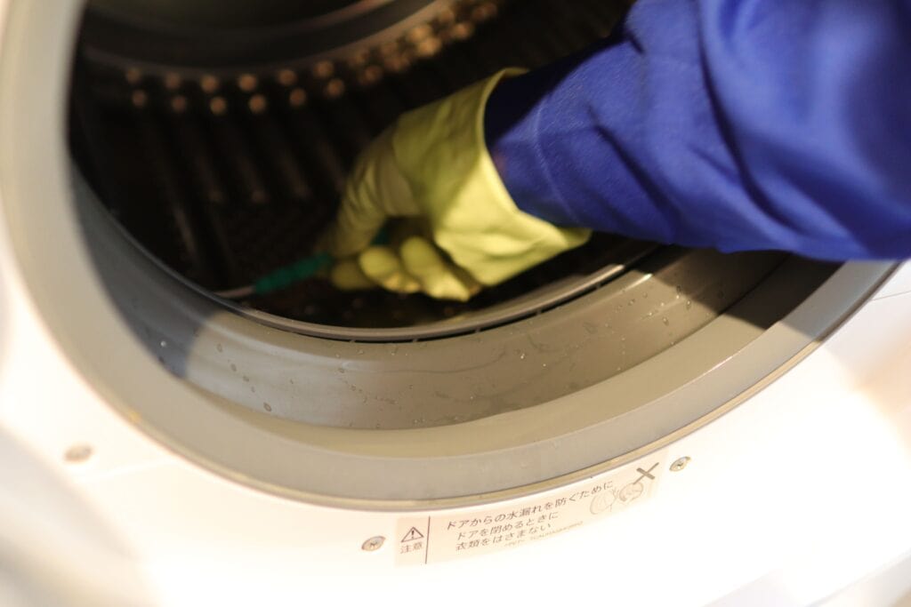 ドラム式洗濯機の洗濯槽の雑菌を計測するおそうじ本舗さん